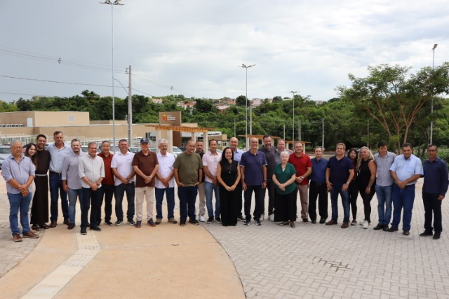 Prefeitura entrega nova praça no Residencial Servantes, em frente ao Lucy Montoro