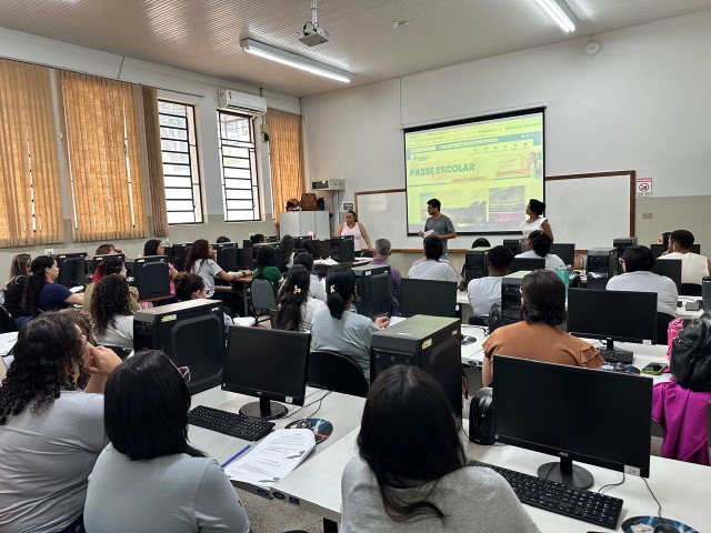 Agentes de Apoio Educacional recebem capacitação para cadastramento do Passe Escolar