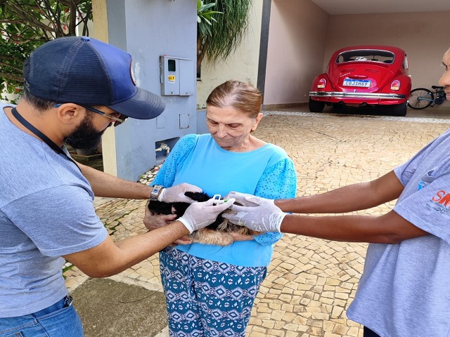UVZ faz visita casa a casa em bairros das regiões oeste e sul para ampliar cobertura