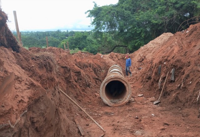  Sosp executa obra de galeria na Rua Argemiro Custódio Garcia, no João Domingos
