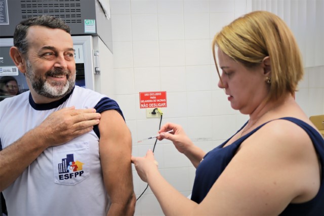Prudente inicia vacinação dos profissionais da Atenção Básica contra a dengue