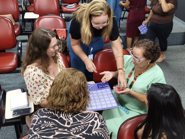 Diretores de escolas e orientadores recebem treinamento com equipe especializada do Majog