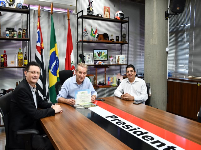 Prefeito recebe Jorge Bezerra Guedes, presidente da cooperativa Sicredi PR/SP