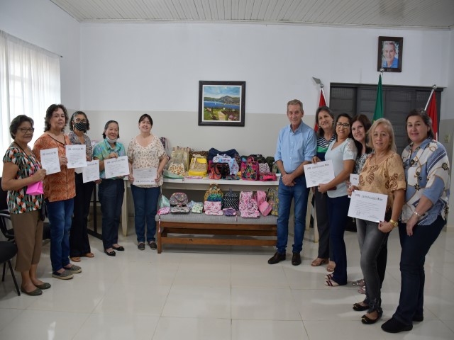 Em formatura, Prefeito destaca importância de capacitações do Fundo Social 