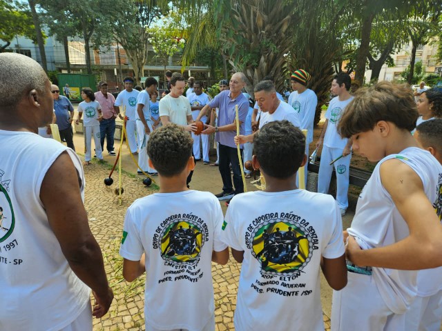 Projeto Centrô leva cultura, música e exposição de carros antigos ao calçadão da Maffei
