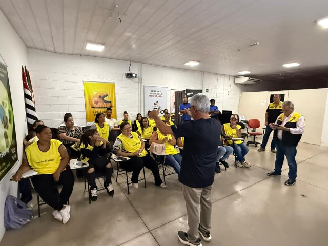 Semob faz novas reuniões nos bairros sobre sistema de transporte e treina pessoal de apoio