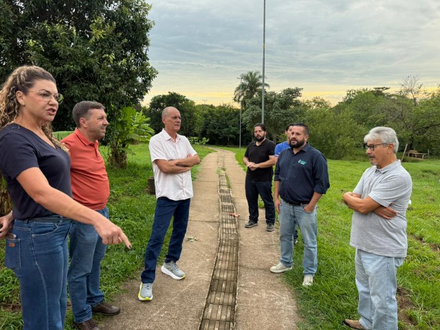 Prefeito acompanha obras e serviços públicos em visitas pela cidade