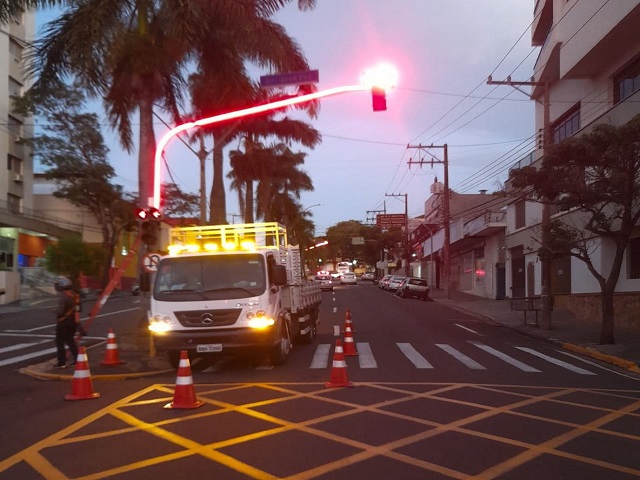 Semob inicia implantação de novo sistema de semáforo com onda verde na Av. Washington Luiz