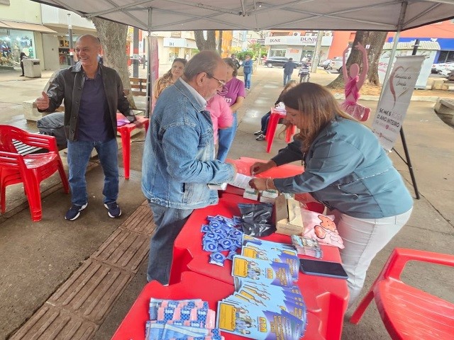 Praça Nove de Julho recebe ações de saúde gratuitas no Dia Mundial da Saúde