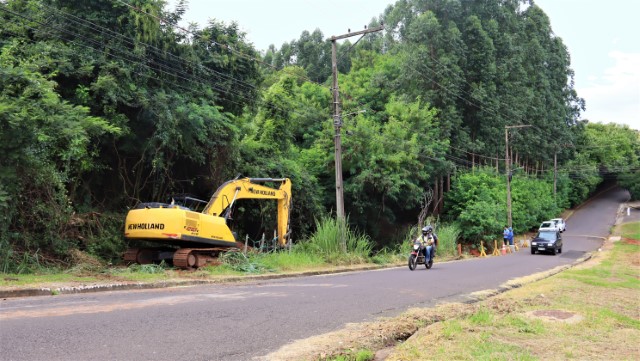 Sosp executa recuperação em rede de drenagem na Rua Assad Elias Naufal