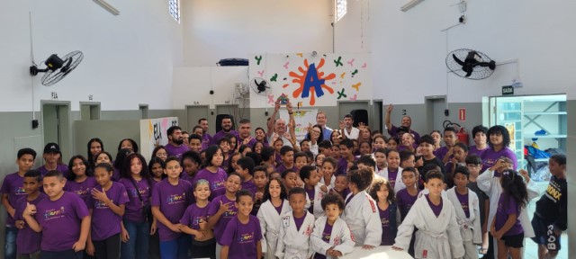 Prefeito acompanha atividades culturais do Projeto Aquarela – Núcleo Alexandrina