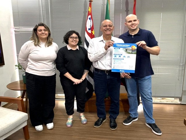 Comissão de Ética percorre secretarias com orientações aos servidores