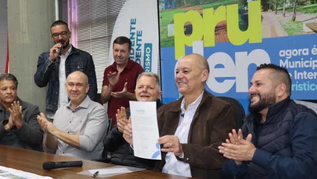 Prefeito Tupã anuncia 2ª fase das obras do Parque Aquático da Cidade da Criança