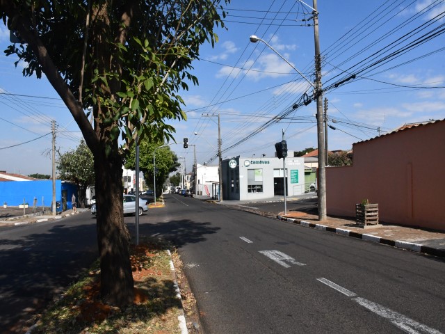 Semob implanta semáforo na Avenida JK e Rua Luís Alves dos Santos, no Everest 