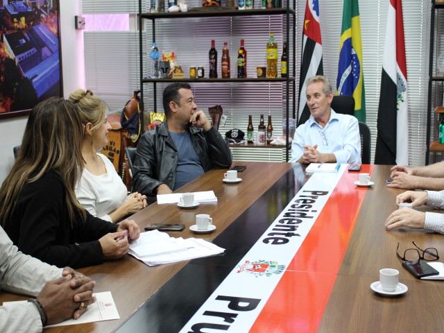 Prefeito participa de reunião com Itesp para tratar sobre Arilenas e Terras de Imoplan