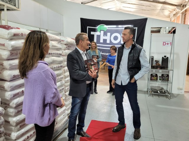 Prefeito Ed Thomas visita unidades da Thor, BraçoFer e Ambev em Prudente