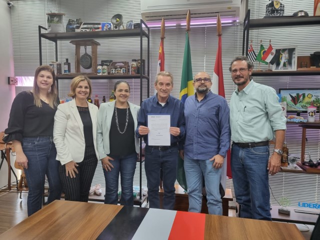 Prefeito recebe coordenação da Olimpíada Brasileira de Matemática nas Escolas Públicas