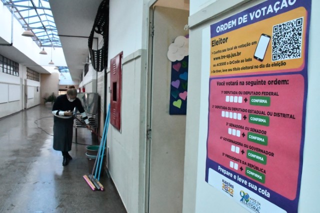 Escolas municipais são preparadas para eleição; transporte coletivo com horário ampliado