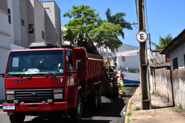 Prefeitura inicia fresagem da Rua Donato Armelin  para recebimento do recape