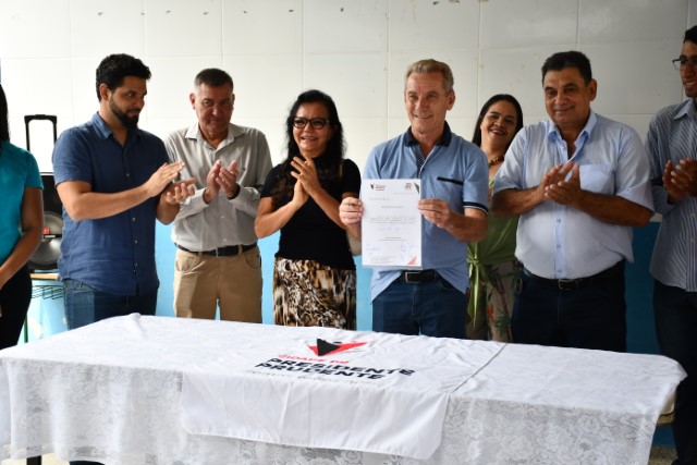 Prefeito lança construção de cobertura de quadra na Escola Ludovica 