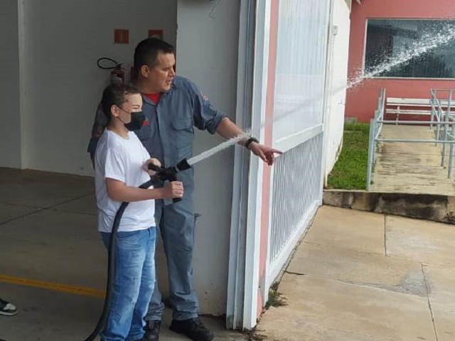 Alunos da rede municipal de Prudente finalizam participação do Programa Bombeiro na Escola