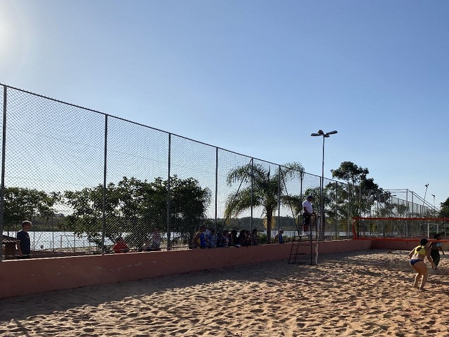 Balneário da Amizade sedia aulas gratuitas de Beach Tennis 