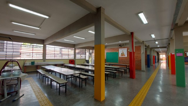 Seduc conclui revitalização da Escola Carmem Pereira Delfim, na zona leste 