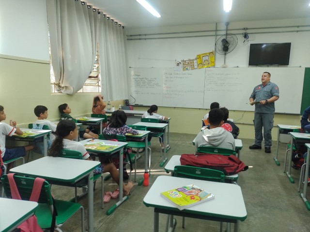 Unidades do município de ensino fundamental iniciam Programa Bombeiro na Escola 