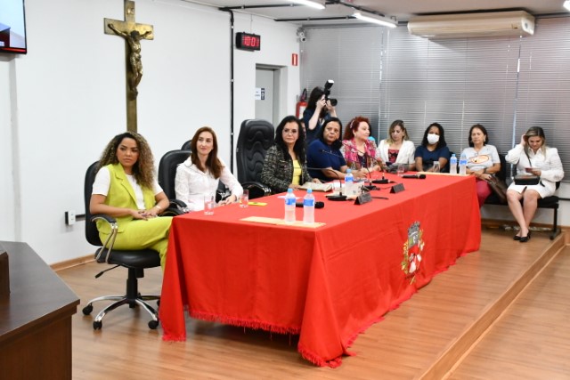 Seminário de Liderança Feminina promovido pela Câmara recebe lideranças femininas