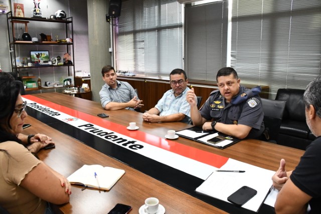 Reunião discute preparativos para Desfile Cívico da Revolução Constitucionalista