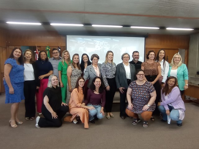 Clélia Tomazini participa de reunião da Frente Paulista da Assistência Social em SP 