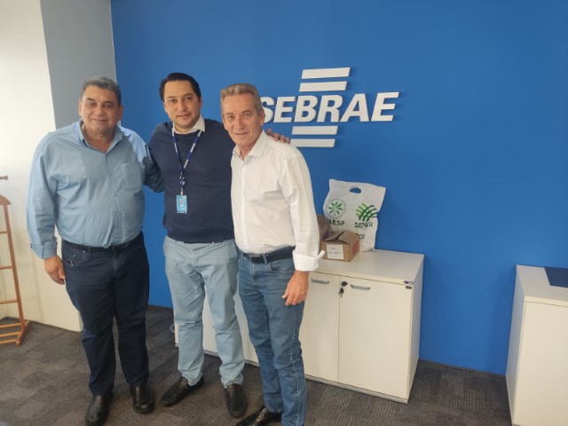 Prefeito e vice são recebidos por Marco Vinholi, diretor técnico do Sebrae-SP