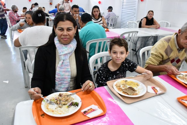 Com cardápio especial, Bom Prato tem grande movimentação no almoço de Dia das Mães 