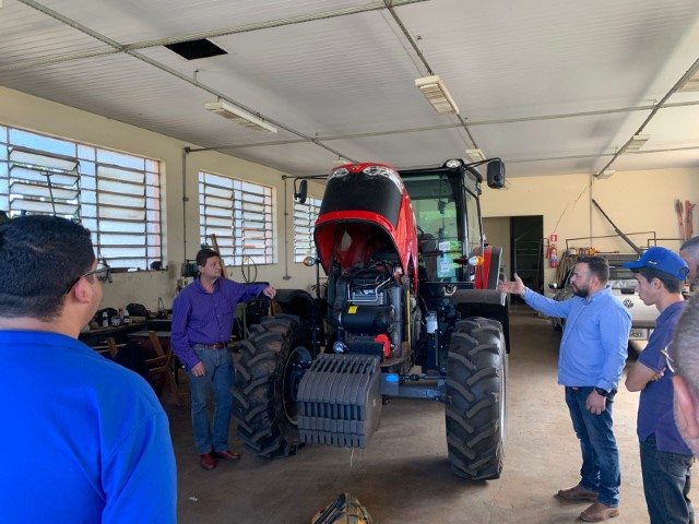 Agricultores participam de treinamento de operação de tratores pelo Senar e Seagri