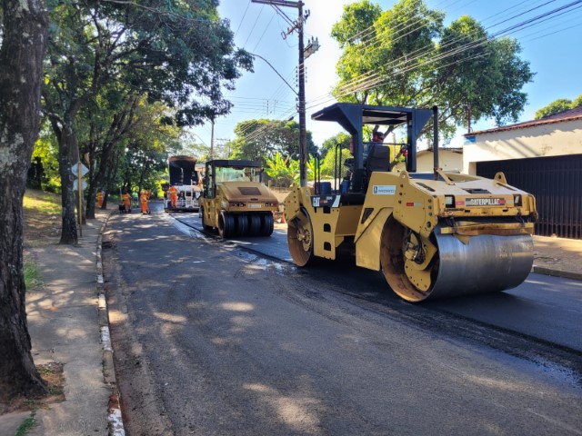 Prefeito determina início do recapeamento da Rua Alvino Gomes Teixeira