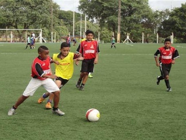 Semepp abre inscrições para aulas de futebol no campo do Jardim Santa Paula