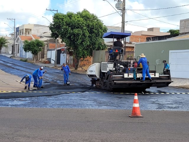 Prefeitura inicia recapeamento das ruas do Jardim São Sebastião nesta quinta-feira 