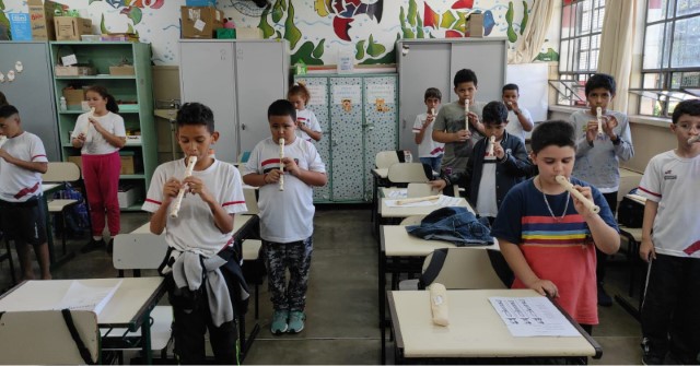 Alunos do Programa Cidadescola têm aulas de flauta doce em parceria com Projeto Guri