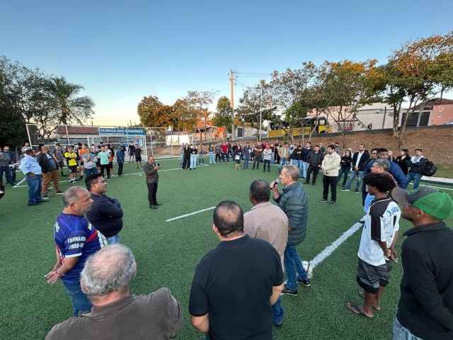 Prefeitura realiza melhorias no campo de futebol do Distrito de