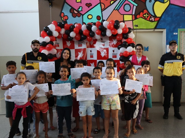 Semob realiza formatura da 1º turma de Agente de Trânsito Mirim do projeto Cidade Mirim