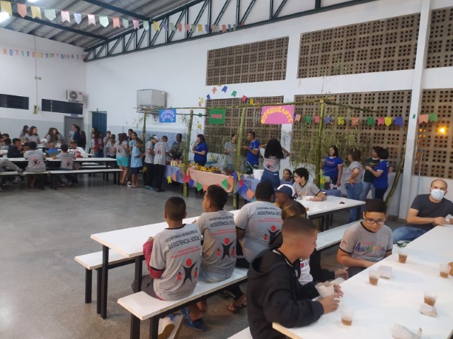 Projeto Aquarela realiza festas juninas para crianças e adolescentes atendidos 