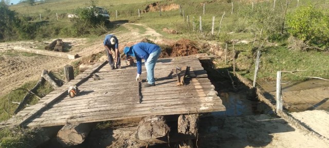 Seagri faz manutenção das pontes da Estrada do Bambuzinho e Primeiro de Maio