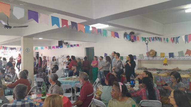 Festa Julina reúne 200 idosos atendidos pelos CRAS do município 