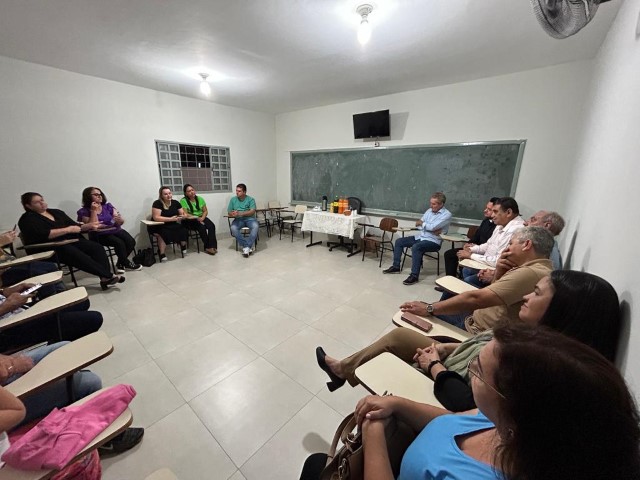 Prefeito participa de reunião no distrito de Montalvão com comunidade do bairro 