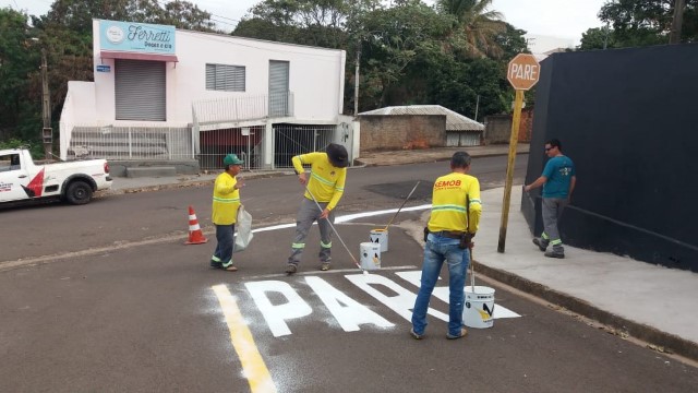 Semob inicia revitalização da sinalização de trânsito na região da Vila Operária