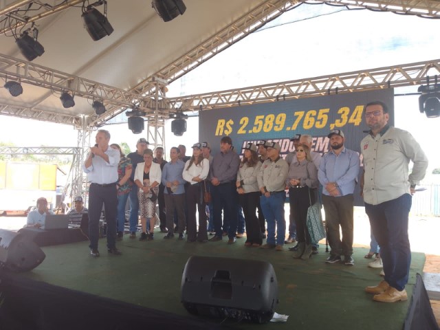 Prefeito Ed Thomas participa da cerimônia de abertura da 2º Expoagro Anhumas 2023