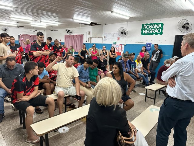 Ed e Izaque visitam escola e se reúnem com moradores do Maré Mansa e Imperial