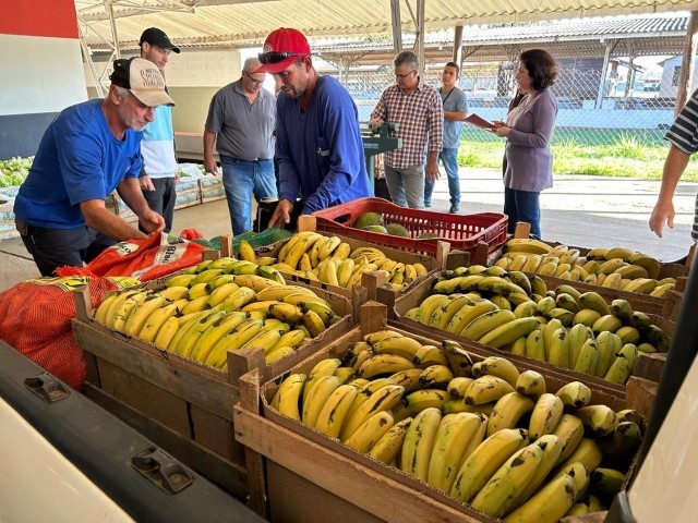 Recinto sedia 3º entrega do Programa de Aquisição de Alimentos (PAA) 