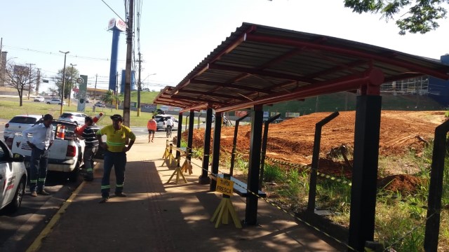 Semob revitaliza cobertura de ônibus na Avenida Salim Farah Maluf