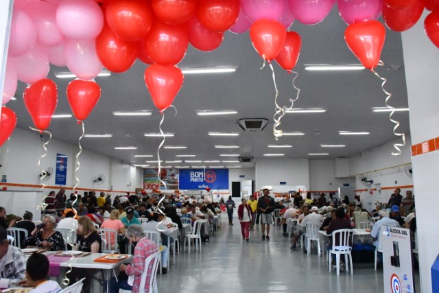 Bom Prato de Presidente Prudente serve almoço especial para comemorar Dia dos Pais